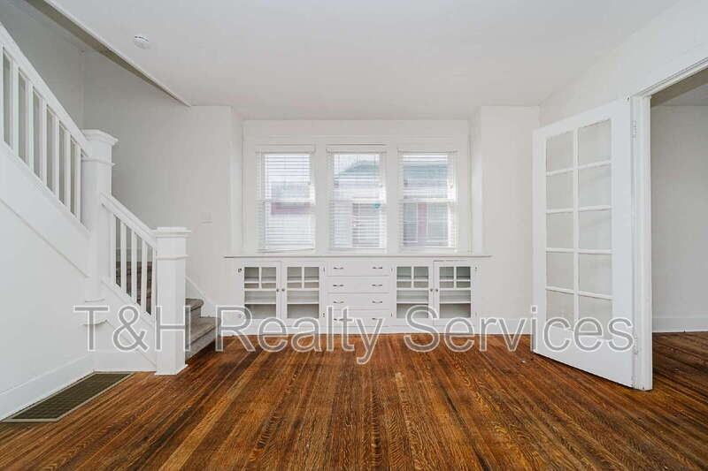 2933 Ruckle St - Photo 6 of 19