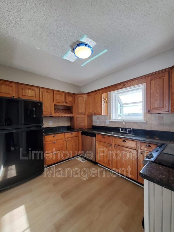 1944 E Ocean View Ave #B - Photo 5 of 13