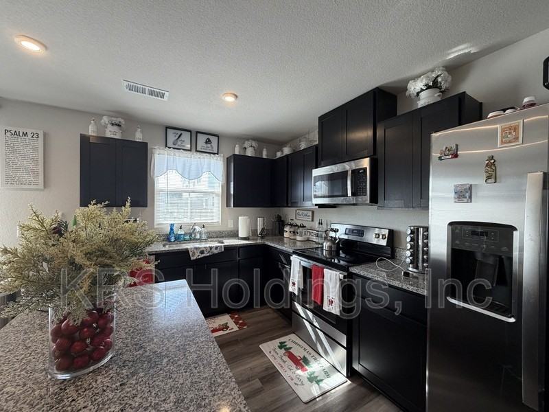 35 Cecelia Way - Photo 2 of 15