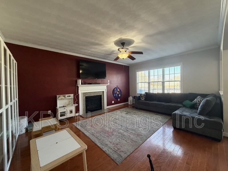 516 Bells Hollow Ct - Photo 2 of 22