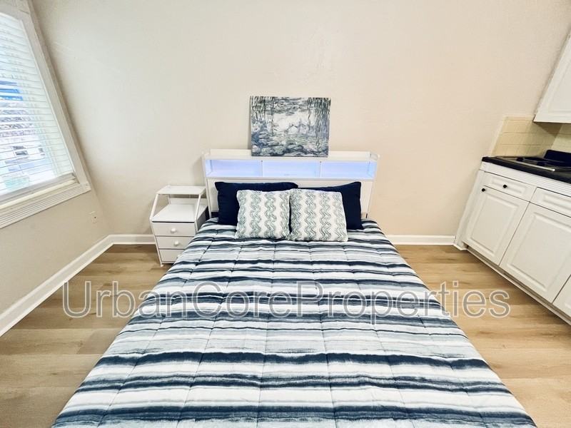 206 9th Ave N #9 - Photo 4 of 8