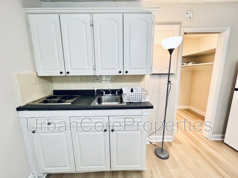 206 9th Ave N #9 - Photo 6 of 8