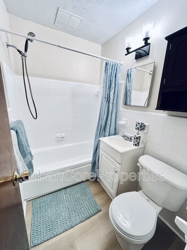 206 9th Ave N #9 - Photo 7 of 8