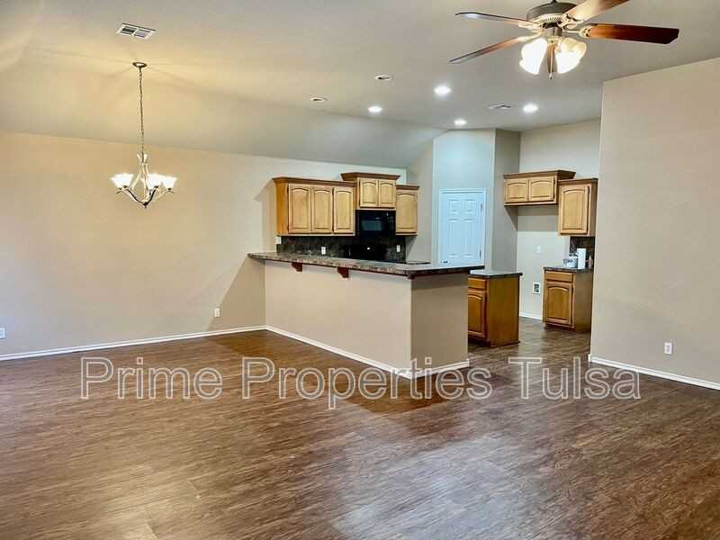 108 E Granger St - Photo 3 of 20