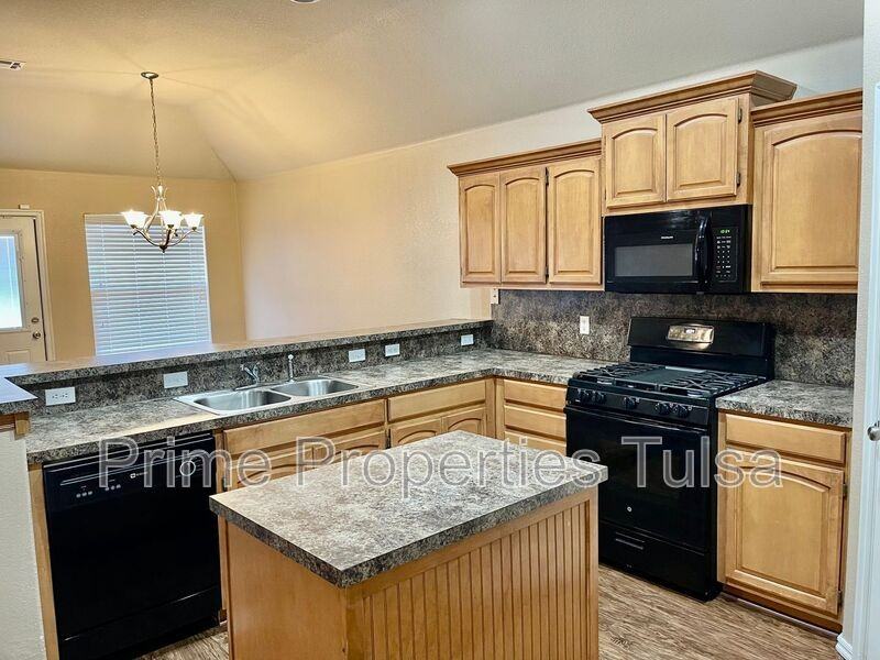 108 E Granger St - Photo 4 of 20