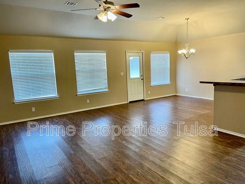 108 E Granger St - Photo 6 of 20