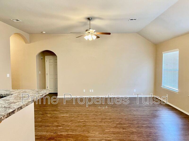 108 E Granger St - Photo 7 of 20