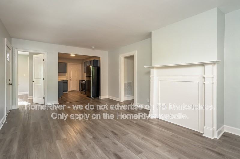 1532 Gorrell St - Photo 4 of 20