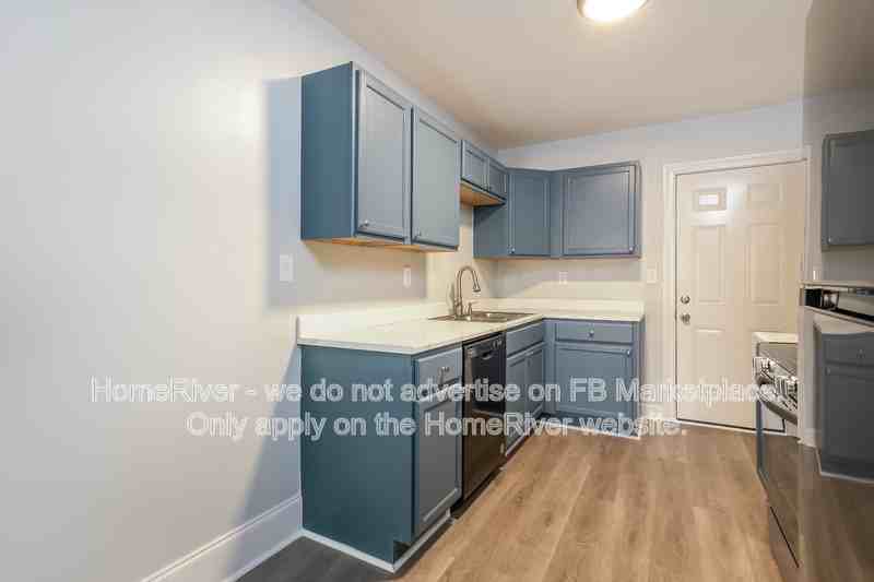 1532 Gorrell St - Photo 5 of 20