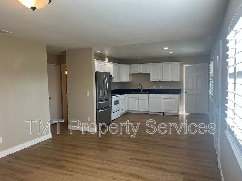 8631 Hummingbird Way - Photo 3 of 9