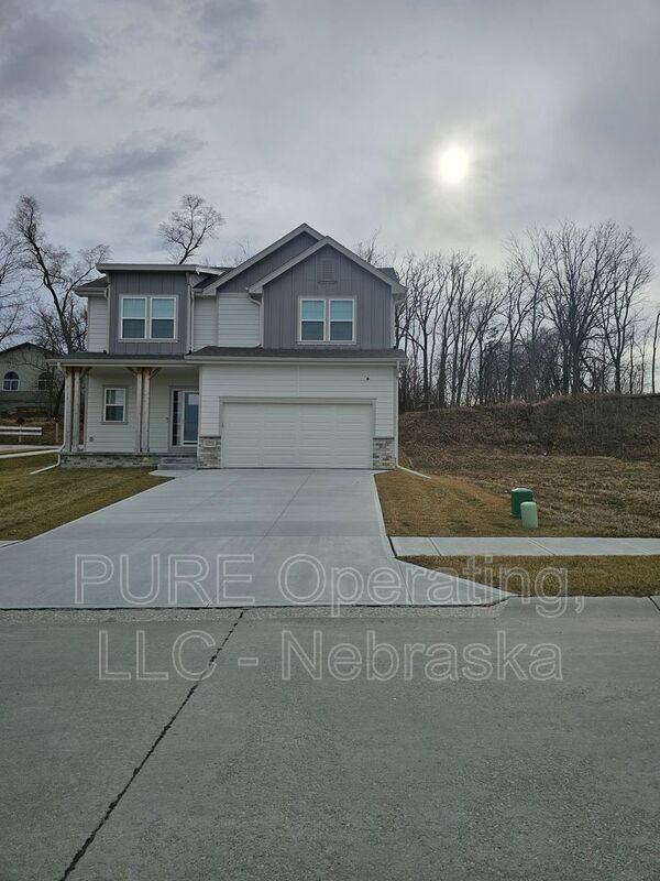 17451 Tucker St - Photo 2 of 50