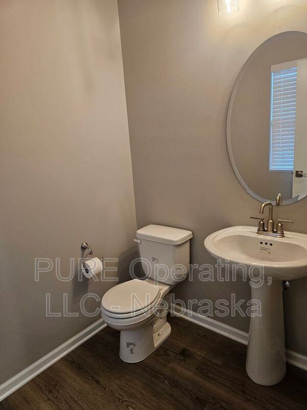 17451 Tucker St - Photo 7 of 50
