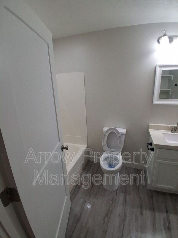 731 W Crawford St - Photo 5 of 12