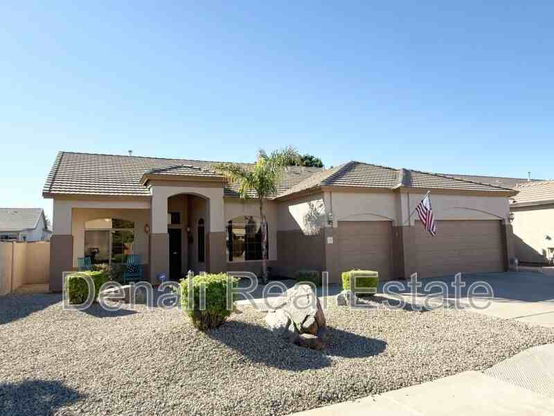 235 E Smoke Tree Rd - Photo 2 of 27