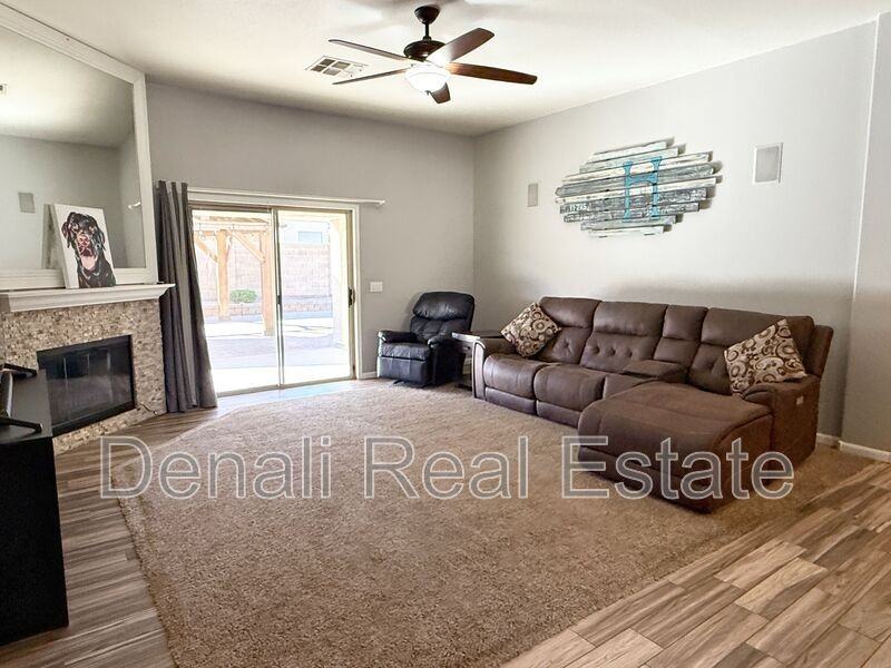 235 E Smoke Tree Rd - Photo 3 of 27