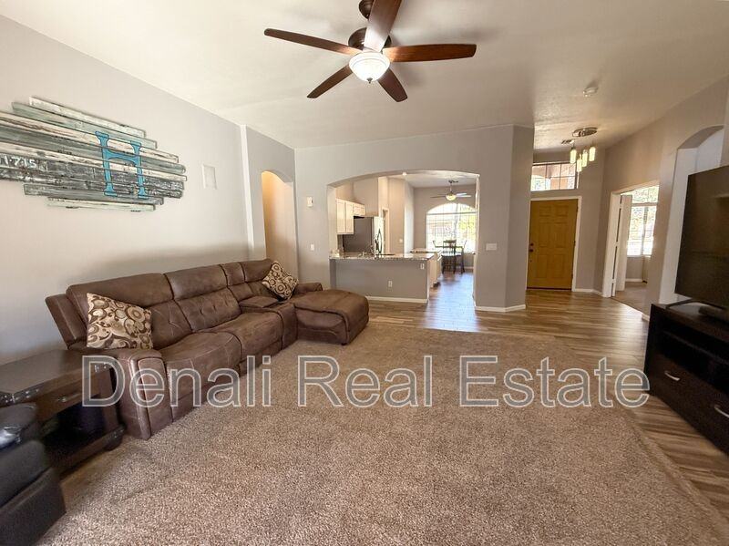 235 E Smoke Tree Rd - Photo 5 of 27