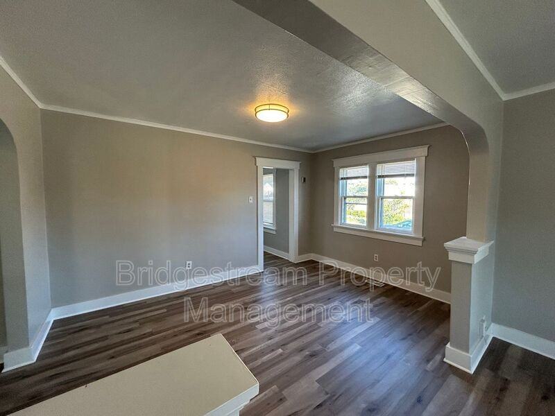 1729 Patterson Rd - Photo 3 of 12