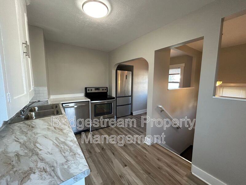 1729 Patterson Rd - Photo 5 of 12