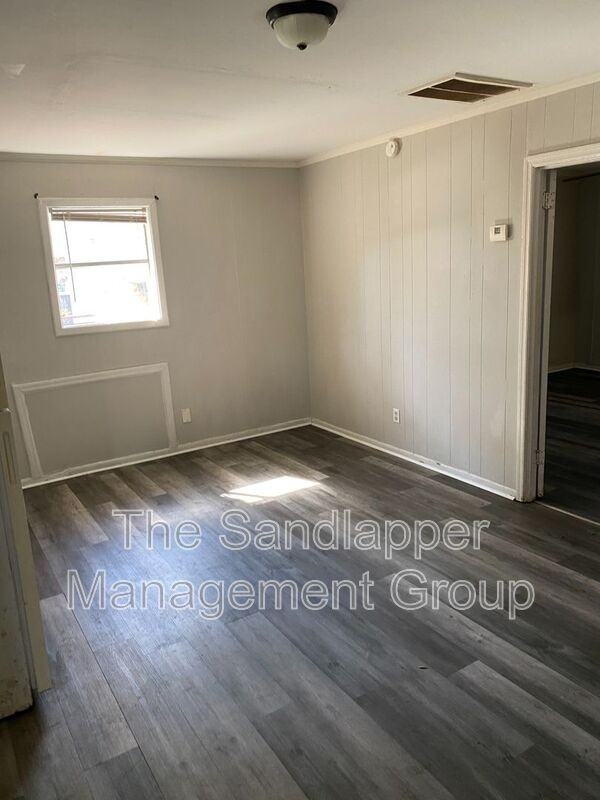 5061 Rockingham St - Photo 3 of 10
