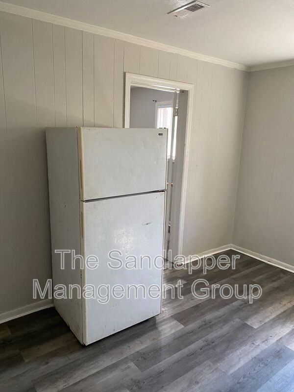 5061 Rockingham St - Photo 4 of 10