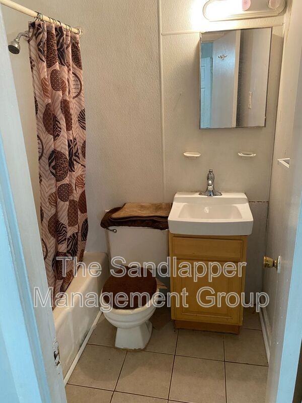 5061 Rockingham St - Photo 5 of 10