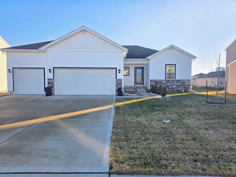 2511 Nw 44th St - Photo 2 of 40