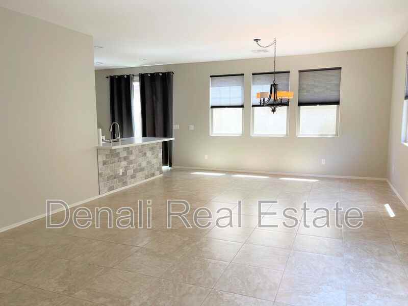 441 N Ranger Trl - Photo 2 of 21