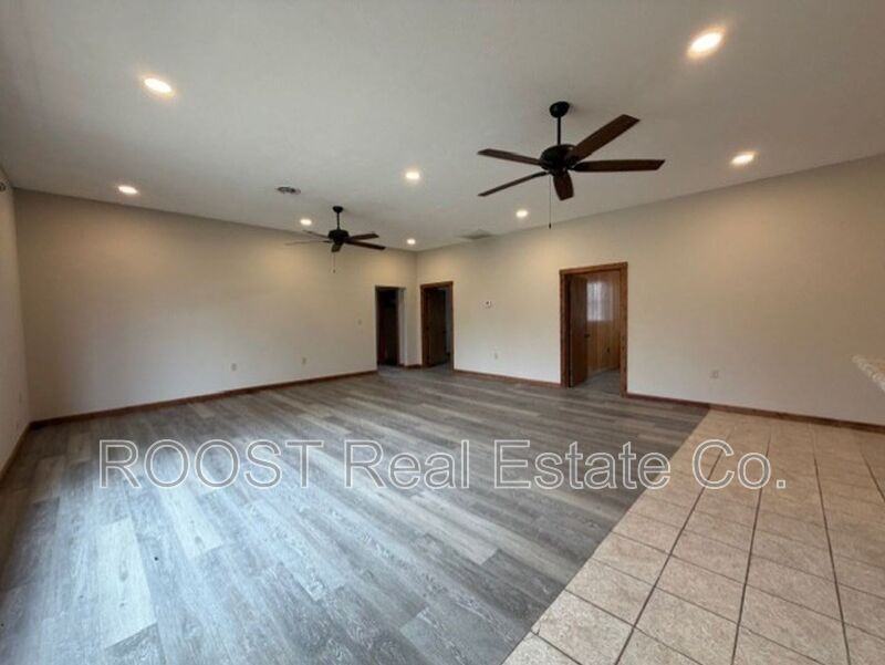 2408 Spring Falls Ave - Photo 7 of 19