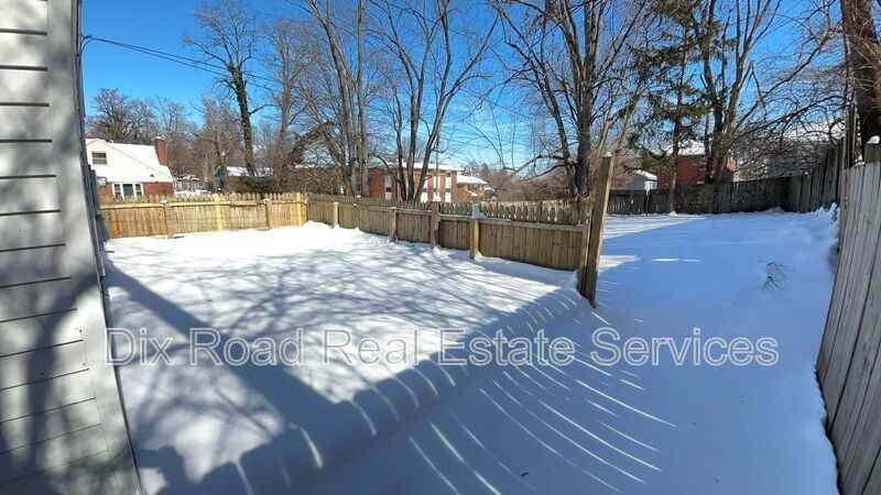 344 W Parkwood Dr - Photo 3 of 14