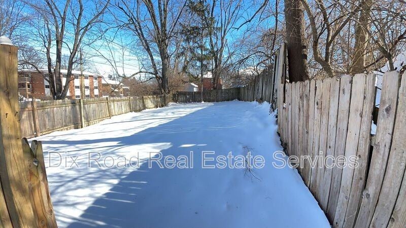 344 W Parkwood Dr - Photo 4 of 14