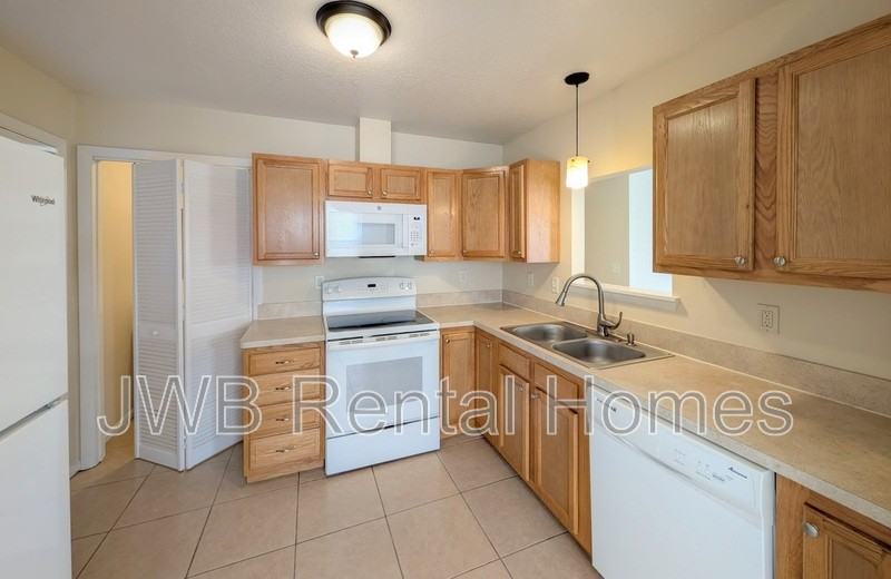 95 Dudley St #B - Photo 4 of 16