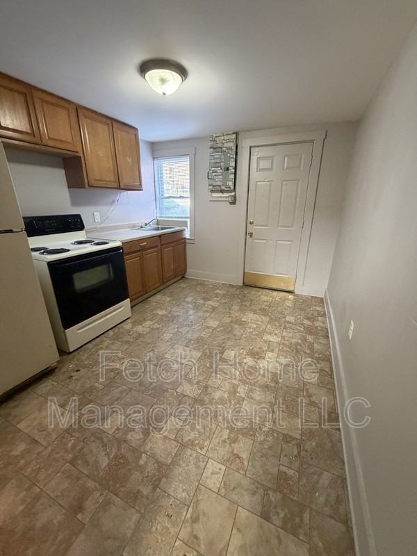 238 W Mifflin St - Photo 3 of 13