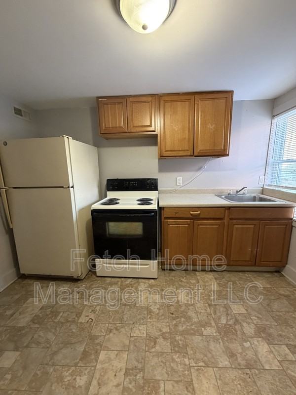 238 W Mifflin St - Photo 4 of 13