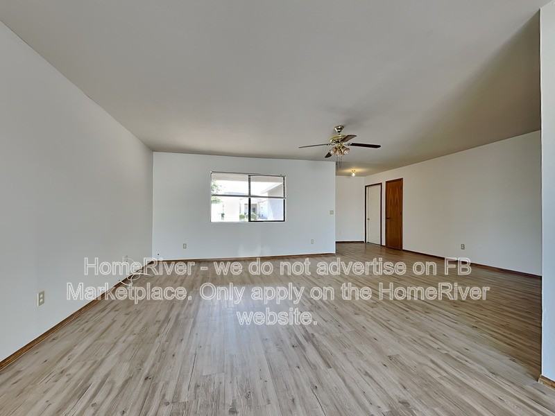 647 Aloha Dr - Photo 4 of 17