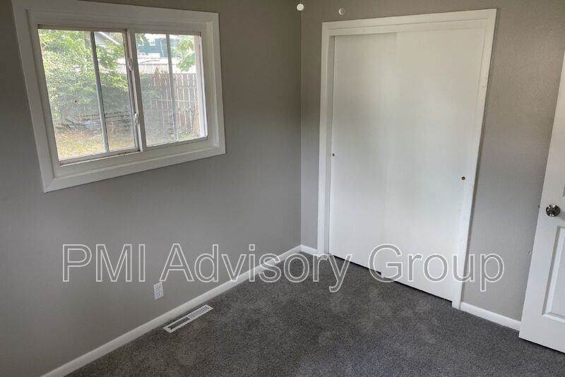 602 Se 37th St - Photo 2 of 16