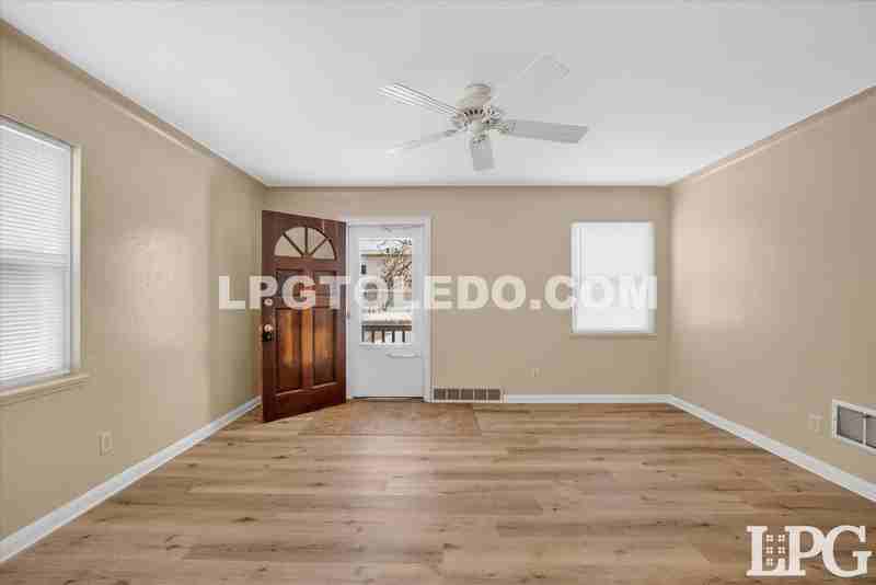 202 Waggoner Blvd - Photo 4 of 32