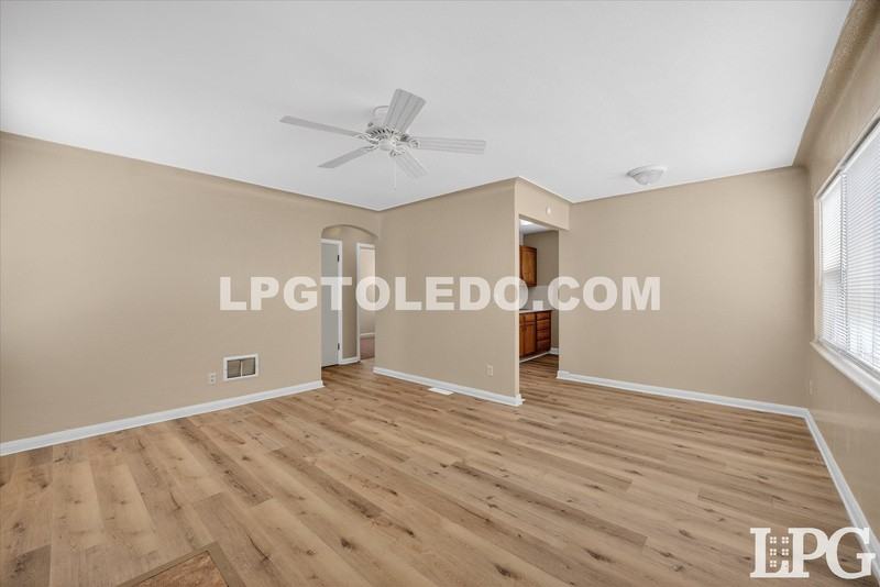 202 Waggoner Blvd - Photo 5 of 32