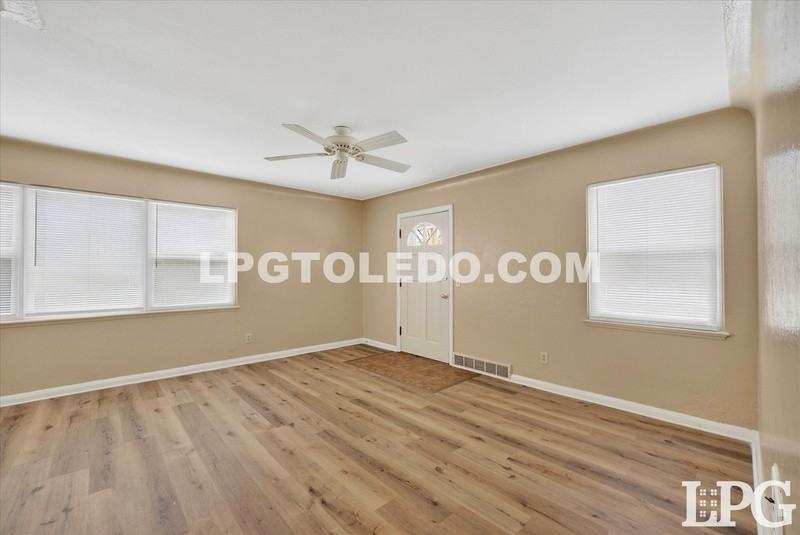 202 Waggoner Blvd - Photo 7 of 32