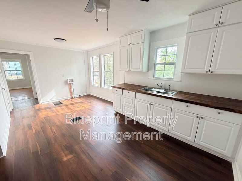 1701 4th Ter W - Photo 5 of 14