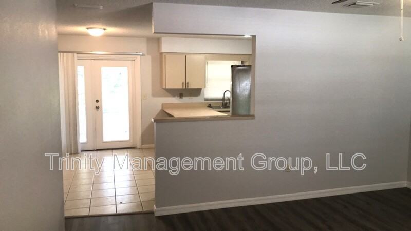 2240 Ne 39th St - Photo 4 of 20