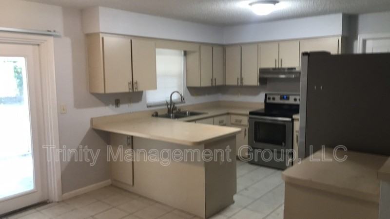 2240 Ne 39th St - Photo 6 of 20