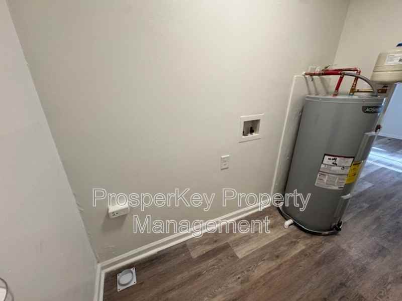 4846 Maplewood Dr - Photo 7 of 17