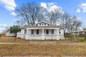 featured image of 617 7th St W