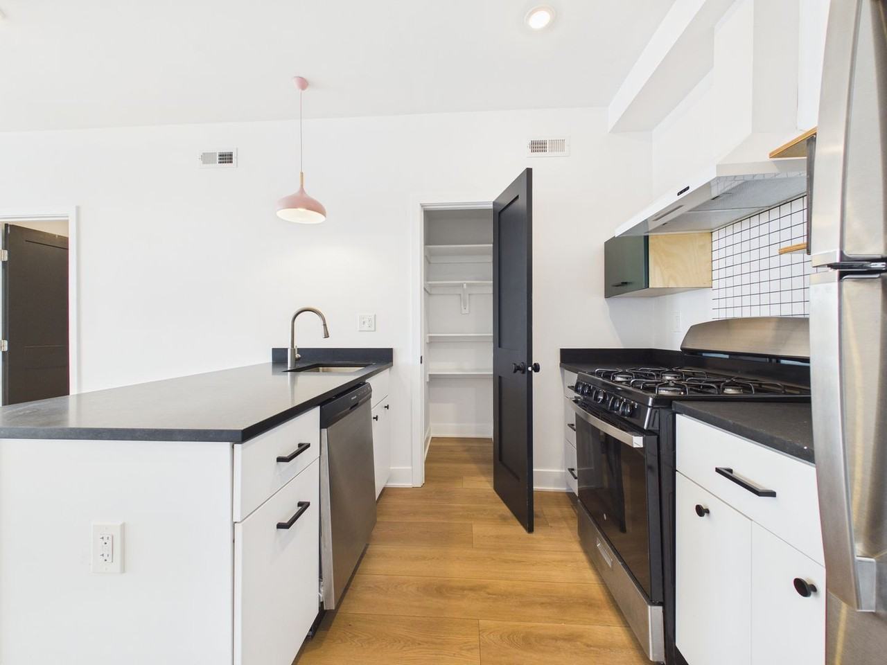 3148 Richmond St #9 - Photo 4 of 14