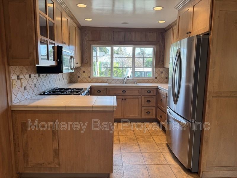 711 Riverview Dr - Photo 6 of 18