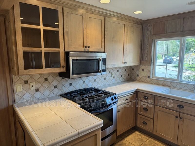 711 Riverview Dr - Photo 7 of 18