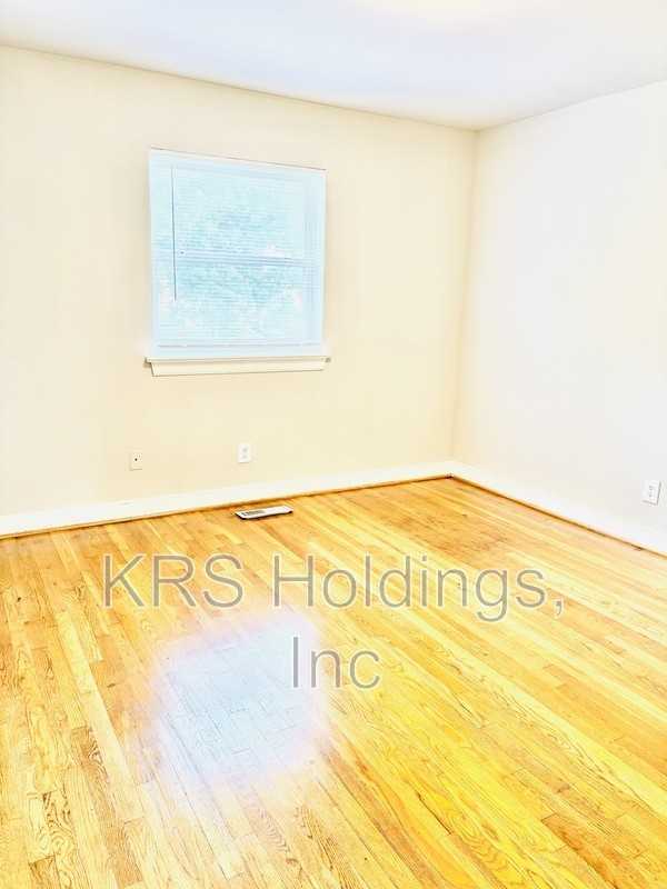 5226 Goolsby Ct - Photo 6 of 9