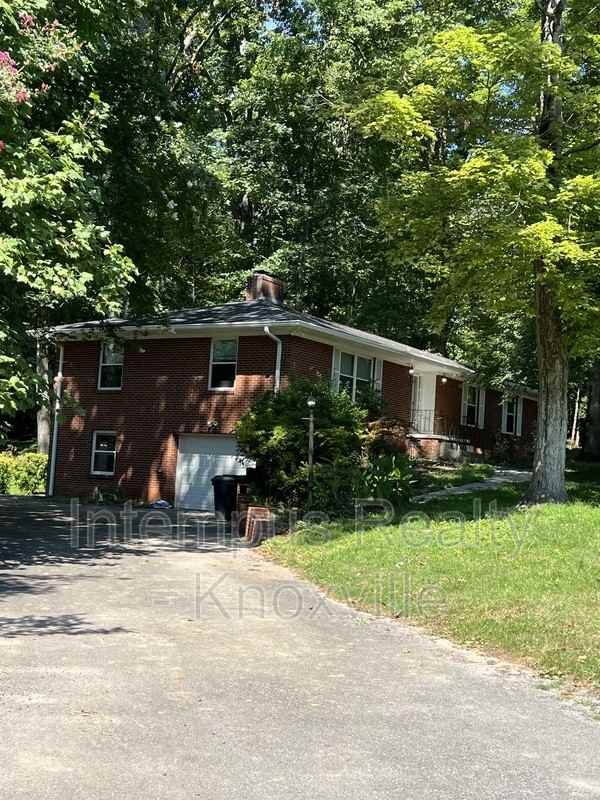 5801 Ridgewood Rd - Photo 2 of 46