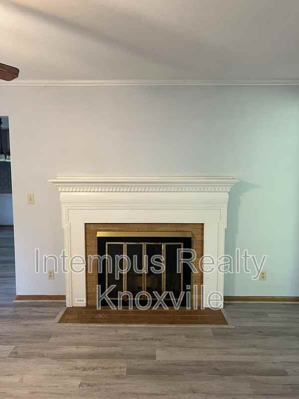 5801 Ridgewood Rd - Photo 3 of 46