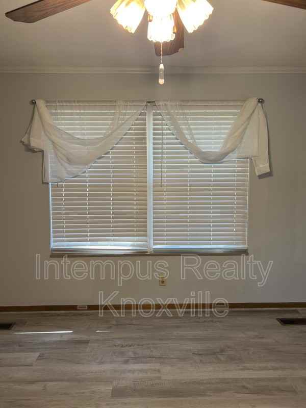 5801 Ridgewood Rd - Photo 5 of 46